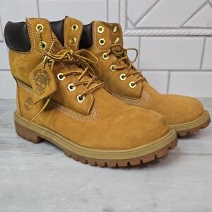 Timberland Youth Size 5.5 Classic 6 Inch Wheat Nubuck Waterproof Boots Lug Sole